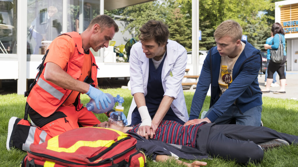 Doctors. Fight or Flight — S1E23 — 123